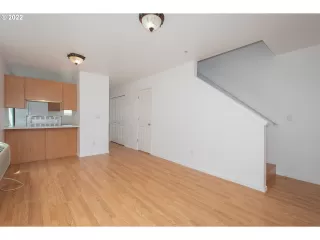 Photo #5: 22357815 Listing