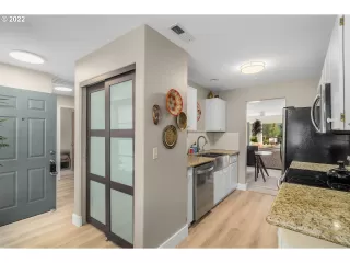 Photo #4: 22358172 Listing