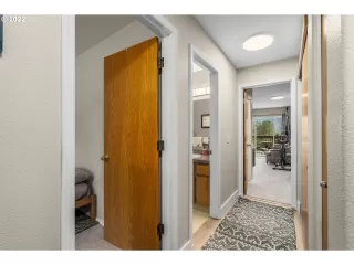 Photo #6: 22358172 Listing
