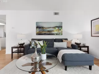 Photo #4: 22360595 Listing