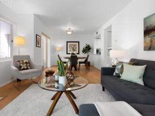 Photo #5: 22360595 Listing