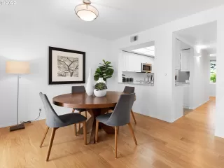 Photo #6: 22360595 Listing