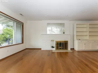 Photo #5: 22361676 Listing