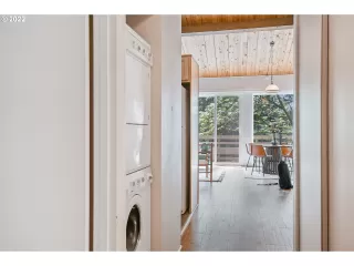 Photo #5: 22362372 Listing