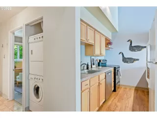 Photo #6: 22362372 Listing