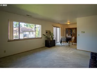 Photo #4: 22363119 Listing