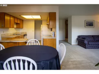 Photo #6: 22363119 Listing