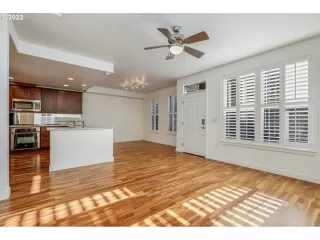 Photo #4: 22363954 Listing