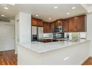 Photo #6: 22363954 Listing