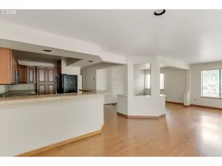 Photo #6: 22365035 Listing