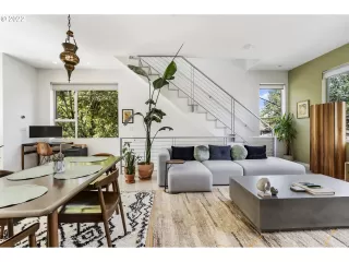 Photo #5: 22366457 Listing