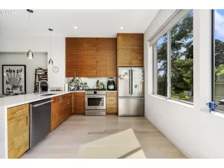 Photo #6: 22366457 Listing