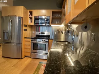 Photo #5: 22367397 Listing