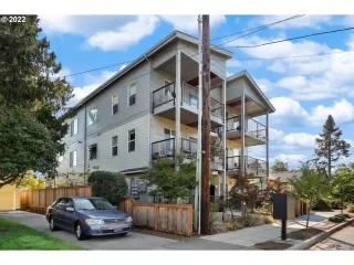 More Details about MLS # 22367665 : 212 NE 79TH AVE 102