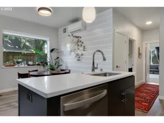 Photo #6: 22367665 Listing