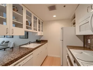 Photo #6: 22367709 Listing