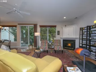 Photo #5: 22369105 Listing