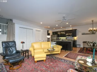 Photo #6: 22369105 Listing