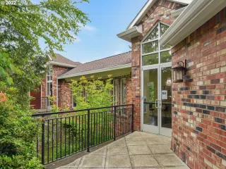 Photo #4: 22369216 Listing