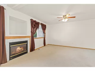 Photo #4: 22371412 Listing