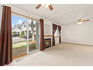 Photo #5: 22371412 Listing