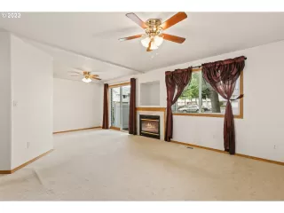 Photo #6: 22371412 Listing