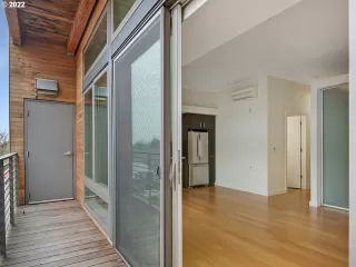 Photo #5: 22371469 Listing