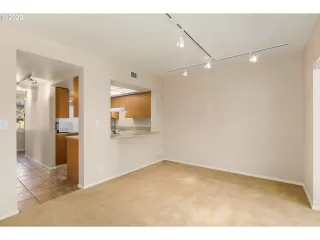 Photo #4: 22372329 Listing