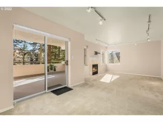 Photo #5: 22372329 Listing