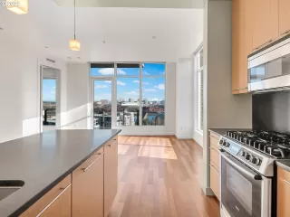 Photo #5: 22372476 Listing