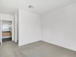 Photo #6: 22372476 Listing