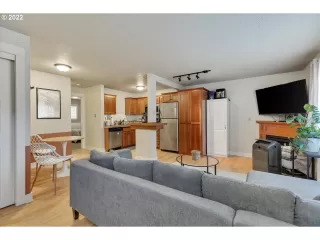 Photo #4: 22373937 Listing