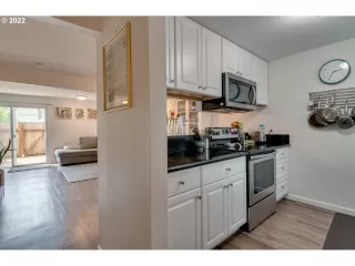 Photo #5: 22375326 Listing