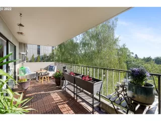 Photo #4: 22375998 Listing