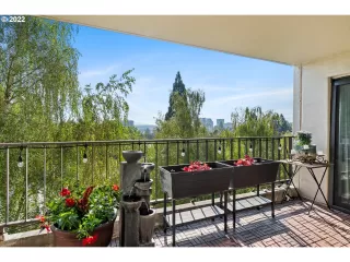 Photo #5: 22375998 Listing