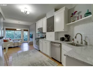 Photo #3: 22376122 Listing