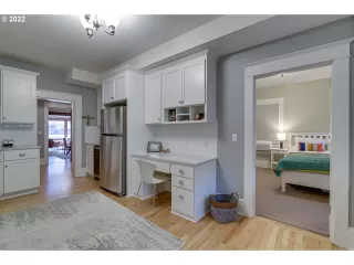 Photo #5: 22376122 Listing