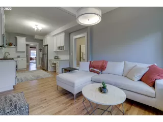 Photo #6: 22376122 Listing