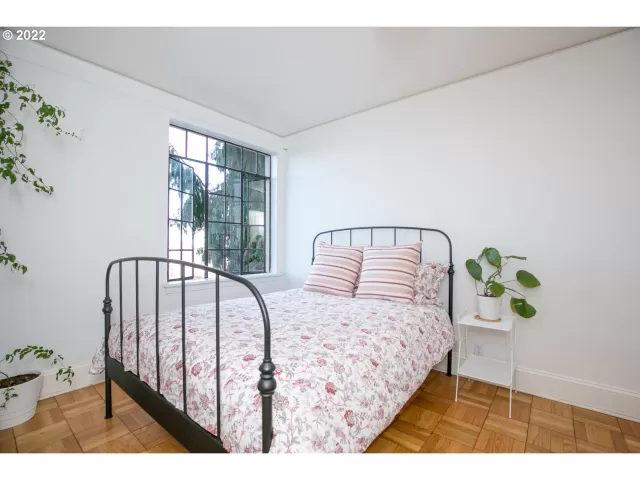 MLS: 22376327 Condo For Sale