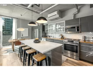 Photo #5: 22377056 Listing