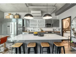 Photo #6: 22377056 Listing