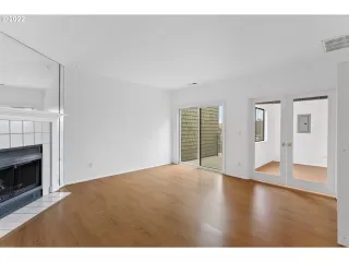 Photo #5: 22377842 Listing