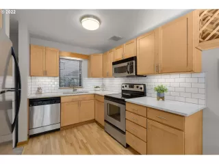 Photo #4: 22378349 Listing