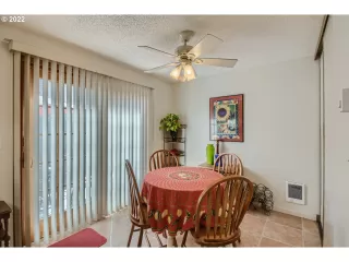 Photo #4: 22378480 Listing