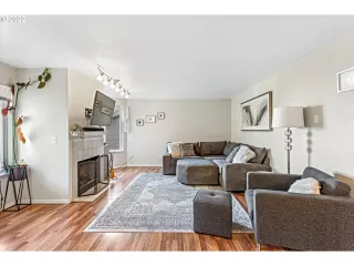 Photo #6: 22379760 Listing