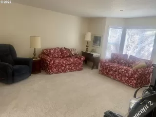 Photo #5: 22381317 Listing