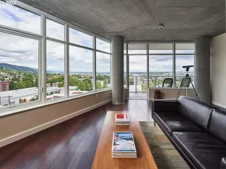 Photo #3: 22381559 Listing