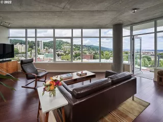 Photo #5: 22381559 Listing