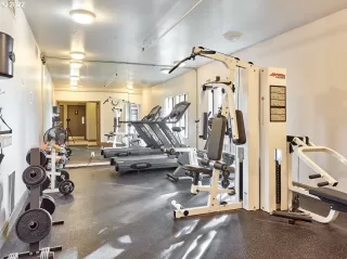 Photo #6: 22381592 Listing