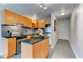 Photo #5: 22381611 Listing 